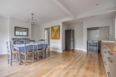 15 Tudor Close, Banstead, SM7 1HQ