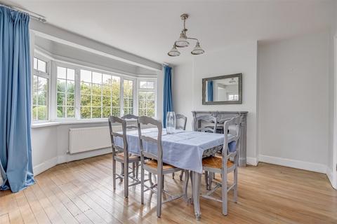 15 Tudor Close, Banstead, SM7 1HQ