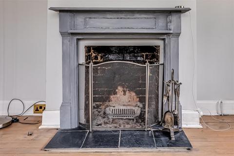 15 Tudor Close, Banstead, SM7 1HQ