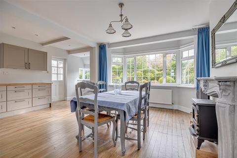 15 Tudor Close, Banstead, SM7 1HQ