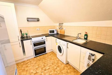 2 bedroom flat for sale, Midland Way, Thornbury, Bristol