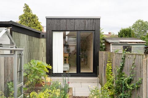 252 Kingsbridge Road, Morden, SM4 4PZ