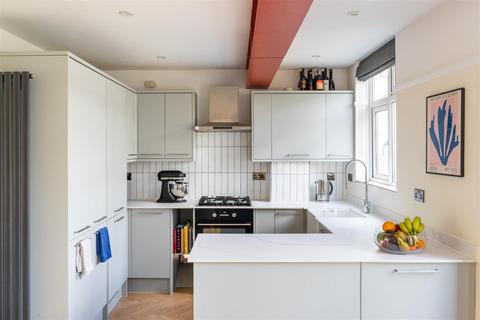 252 Kingsbridge Road, Morden, SM4 4PZ