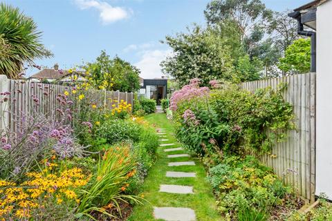252 Kingsbridge Road, Morden, SM4 4PZ