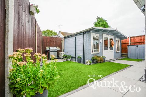 2 bedroom bungalow for sale, Barnards Avenue, Canvey Island, SS8