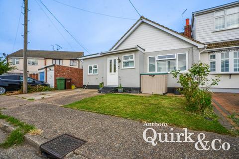 2 bedroom bungalow for sale, Barnards Avenue, Canvey Island, SS8