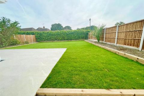 3 bedroom bungalow for sale, Thorndon Park Drive, Leigh-on-Sea, Essex, SS9