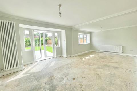 3 bedroom bungalow for sale, Thorndon Park Drive, Leigh-on-Sea, Essex, SS9