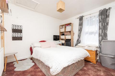 2 bedroom terraced house for sale, Stonebridge Road, Northfleet, Gravesend, Kent