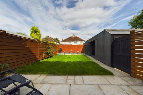 235 Coulsdon Road, Coulsdon, CR5 1EN
