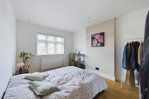 235 Coulsdon Road, Coulsdon, CR5 1EN