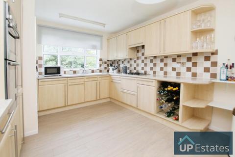 2 bedroom apartment for sale, Starbold Court, Starbold Crescent, Knowle, Solihull