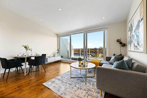 2 bedroom apartment to rent, Bromyard Avenue, London W3