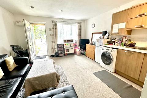 1 bedroom maisonette for sale, Mead Avenue, Langley SL3