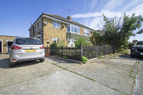 2 bedroom flat to rent, Waltham Way, Frinton-On-Sea CO13