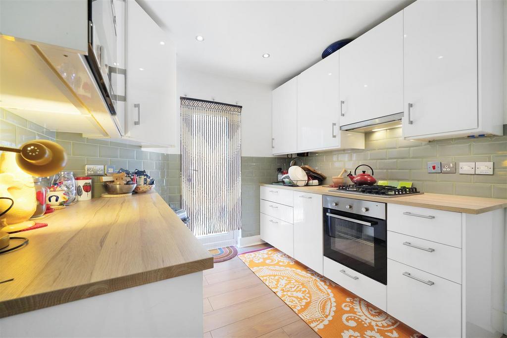 Hardwood worktops in modern eat in kitchen