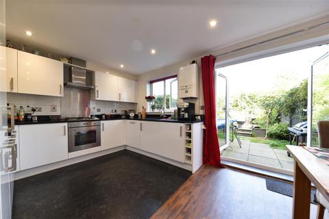 4 bedroom terraced house for sale, Barclay Gardens, Stevenage