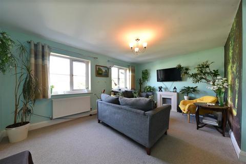 4 bedroom terraced house for sale, Barclay Gardens, Stevenage