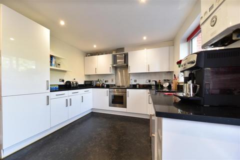 4 bedroom terraced house for sale, Barclay Gardens, Stevenage