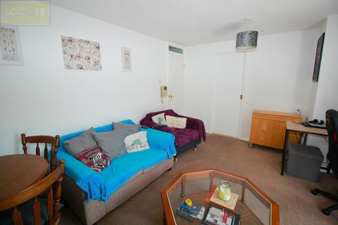 2 bedroom flat for sale, Meadow Bank Court, Stretford