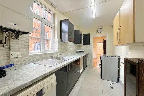 3 bedroom terraced house for sale, Thurlby Road, Leicester LE5