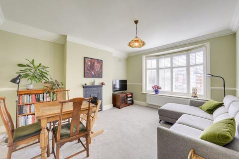 89b Arran Road, London, SE6 2LS