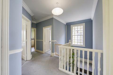 89b Arran Road, London, SE6 2LS