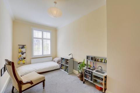 89b Arran Road, London, SE6 2LS