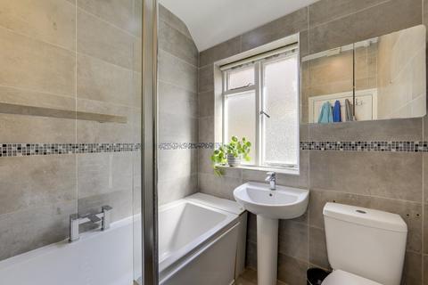 89b Arran Road, London, SE6 2LS