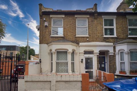 4 bedroom end of terrace house for sale, Acacia Road, London E11