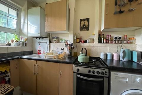 3 bedroom flat to rent, Tanners Hill, London SE8