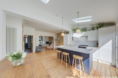 64 Braidwood Road, London, SE6 1QX