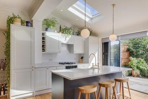 64 Braidwood Road, London, SE6 1QX