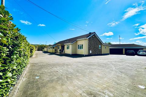 7 bedroom detached bungalow for sale, London Road, Bristol BS30