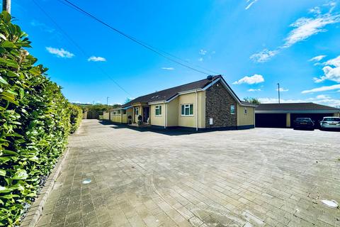 10 London Road, Wick, Bristol, BS30 5SJ