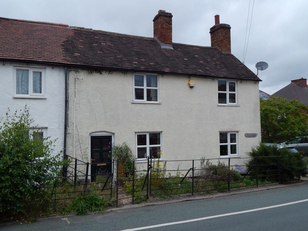 Littlewood Road, Cheslyn Hay... 2 bed semidetached house to rent £