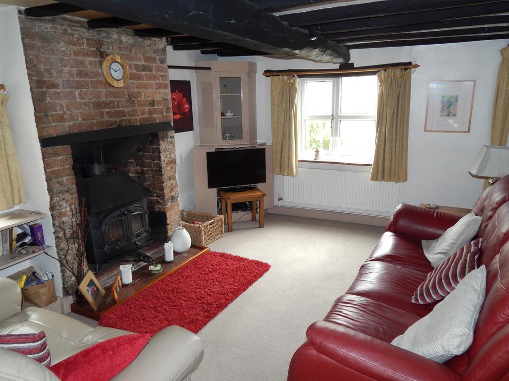 Littlewood Road, Cheslyn Hay... 2 bed semidetached house to rent £