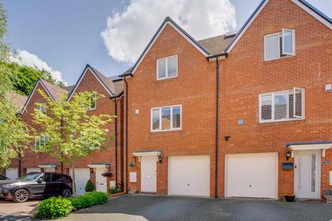 3 Cherryfields, Amersham, HP6 6FL