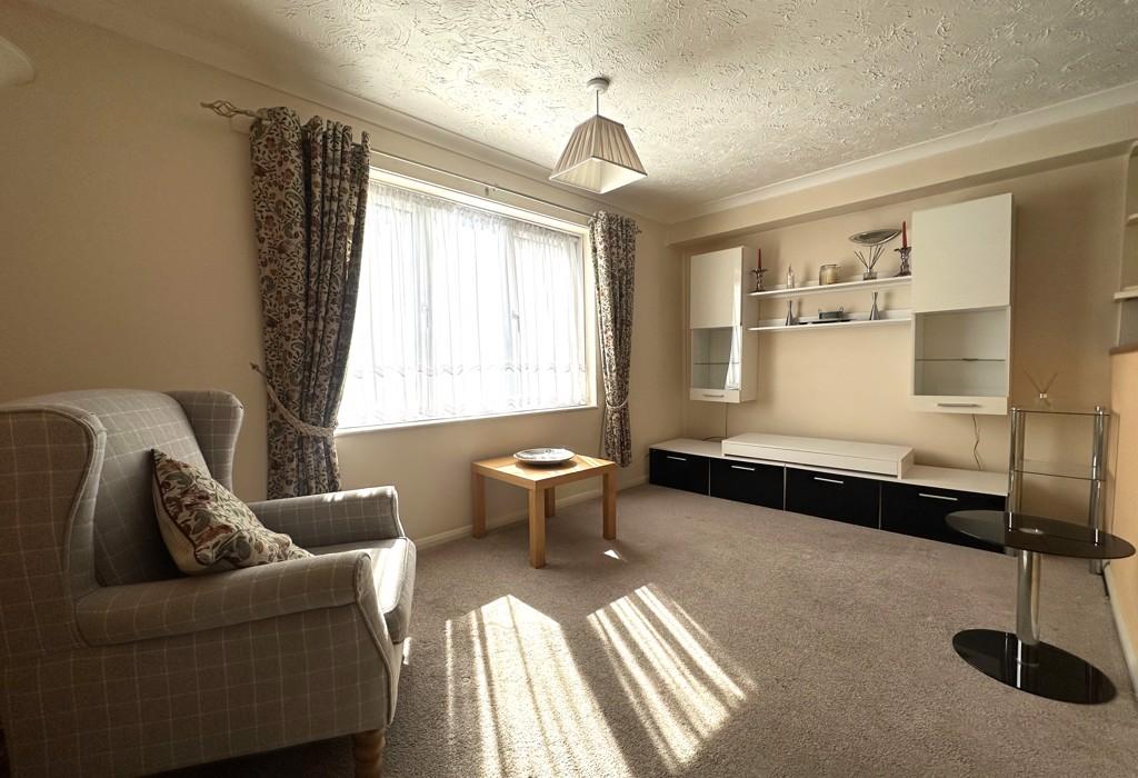 Sittingbourne ME10 1 bed flat to rent £875 pcm (£202 pw)