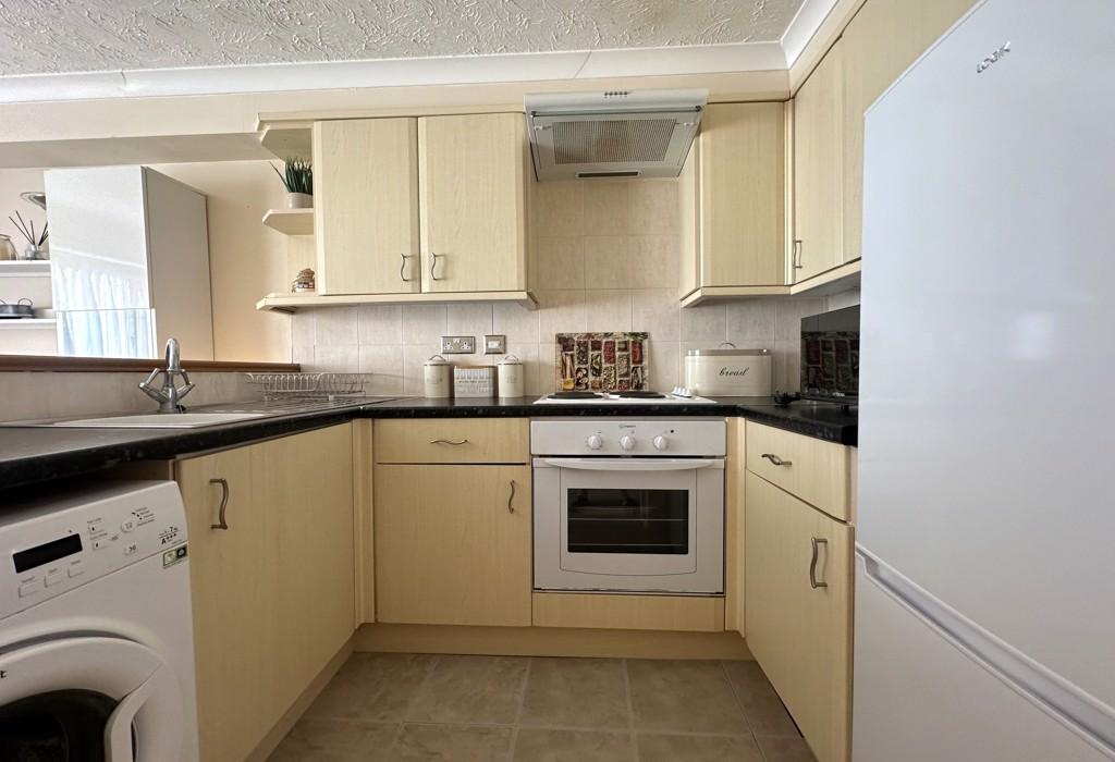 Sittingbourne ME10 1 bed flat to rent £875 pcm (£202 pw)