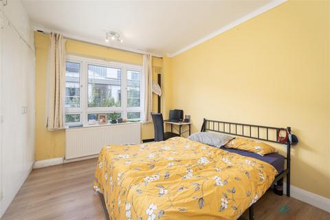 2 bedroom property for sale, Woodlands Way, London