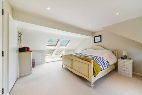 Pinewood De Burgh Park, Banstead, SM7 2PP