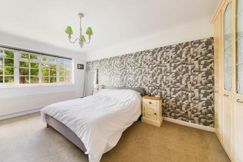 Pinewood De Burgh Park, Banstead, SM7 2PP