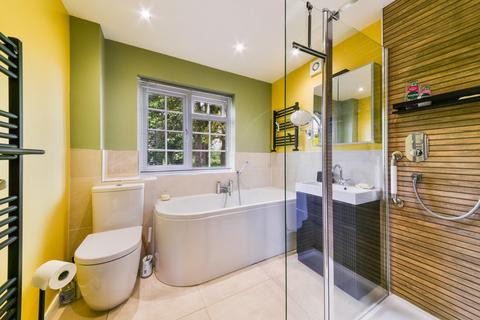 Pinewood De Burgh Park, Banstead, SM7 2PP