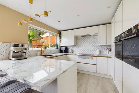 27 Winchester Drive, Tuffley, Gloucester, GL4 0JE