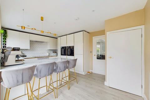 27 Winchester Drive, Tuffley, Gloucester, GL4 0JE