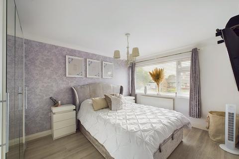 27 Winchester Drive, Tuffley, Gloucester, GL4 0JE
