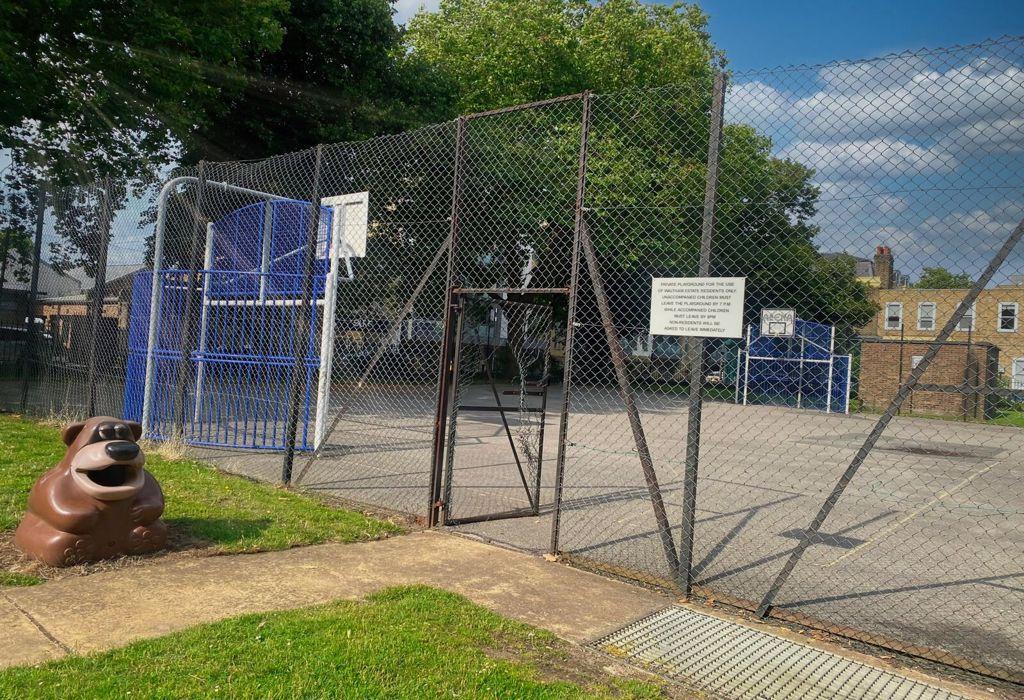 Basket/netball courts