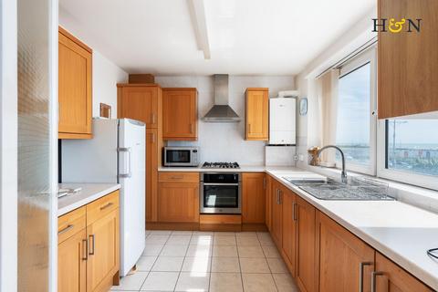 2 bedroom flat for sale, Kingsway, Hove BN3