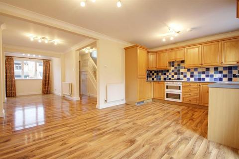 3 bedroom townhouse to rent, Brook Lane, Berkhamsted